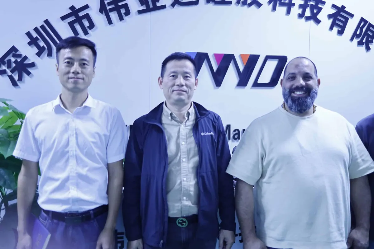 Customer and WYD staff at the Shenzhen plant