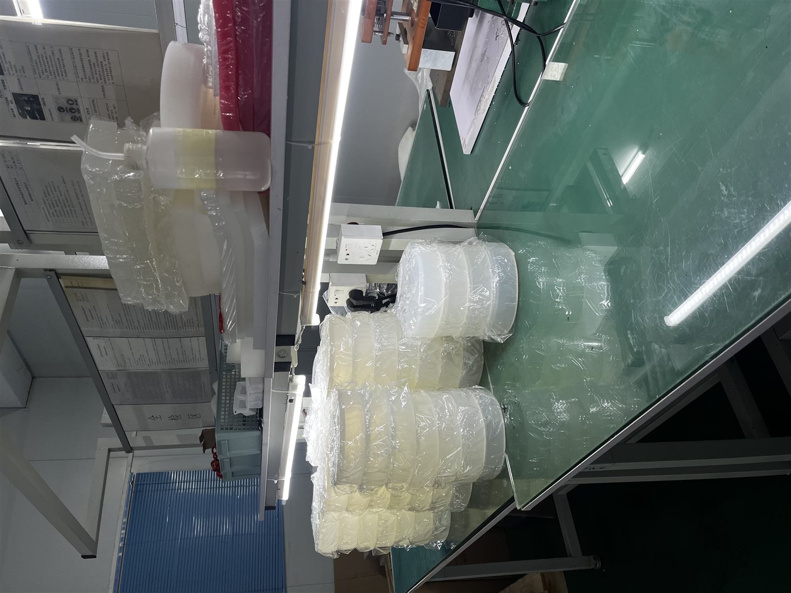 WYD QC bench with packed silicone parts