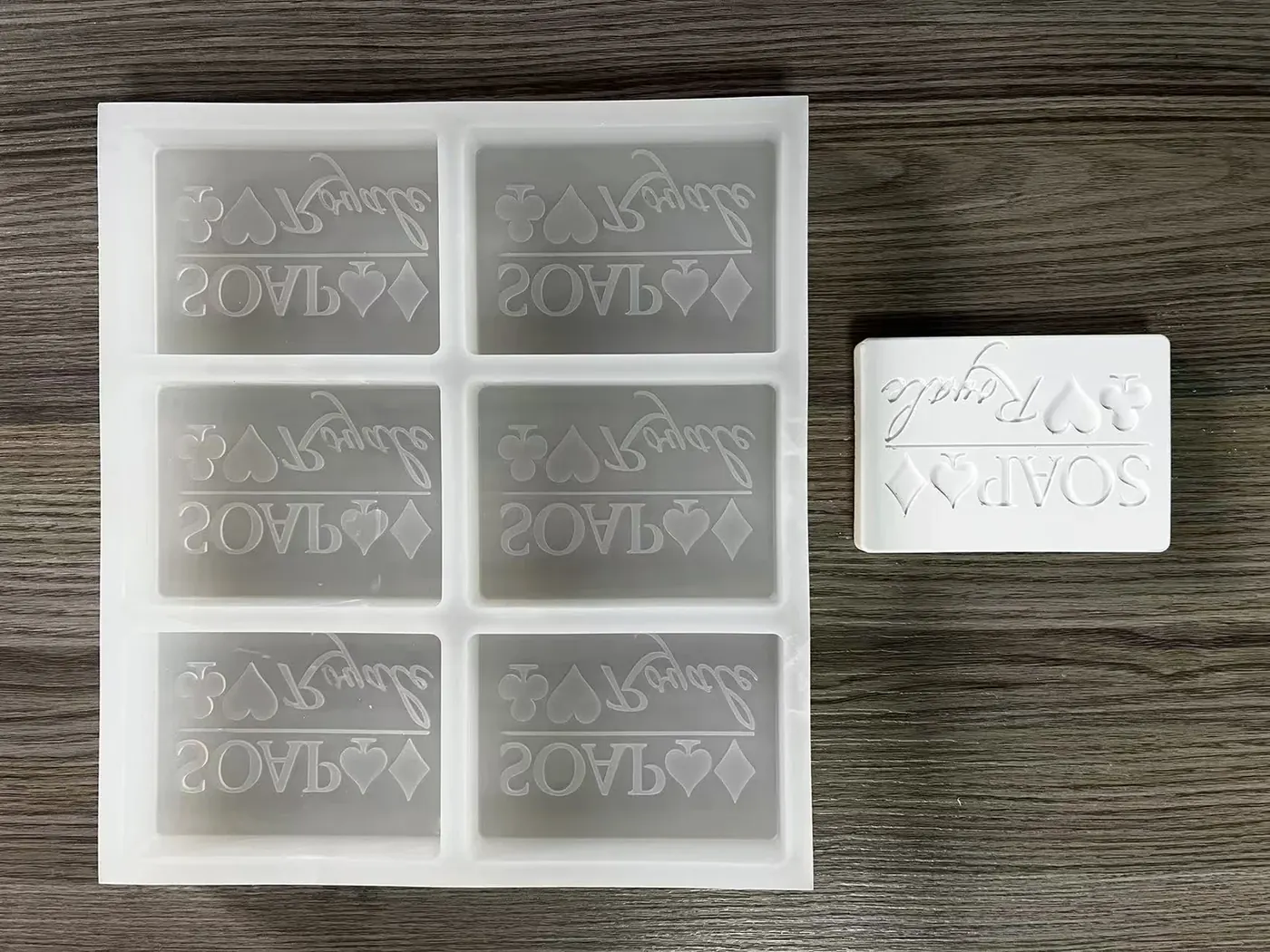 Multi-cavity silicone mold for small concrete spacer pieces