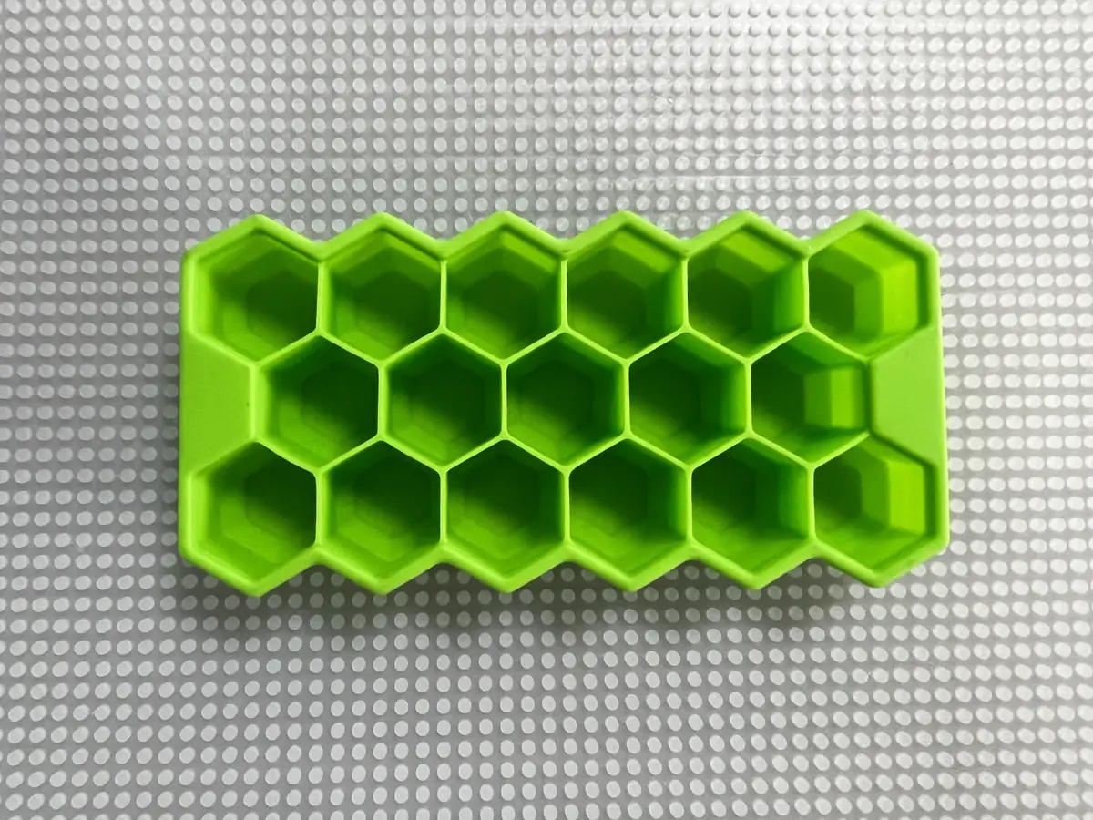 Honeycomb ice tray from WYD product photography